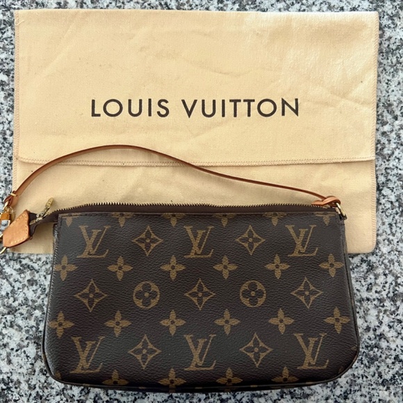 Louis Vuitton Pochette - Monogram - Picture 7 of 12